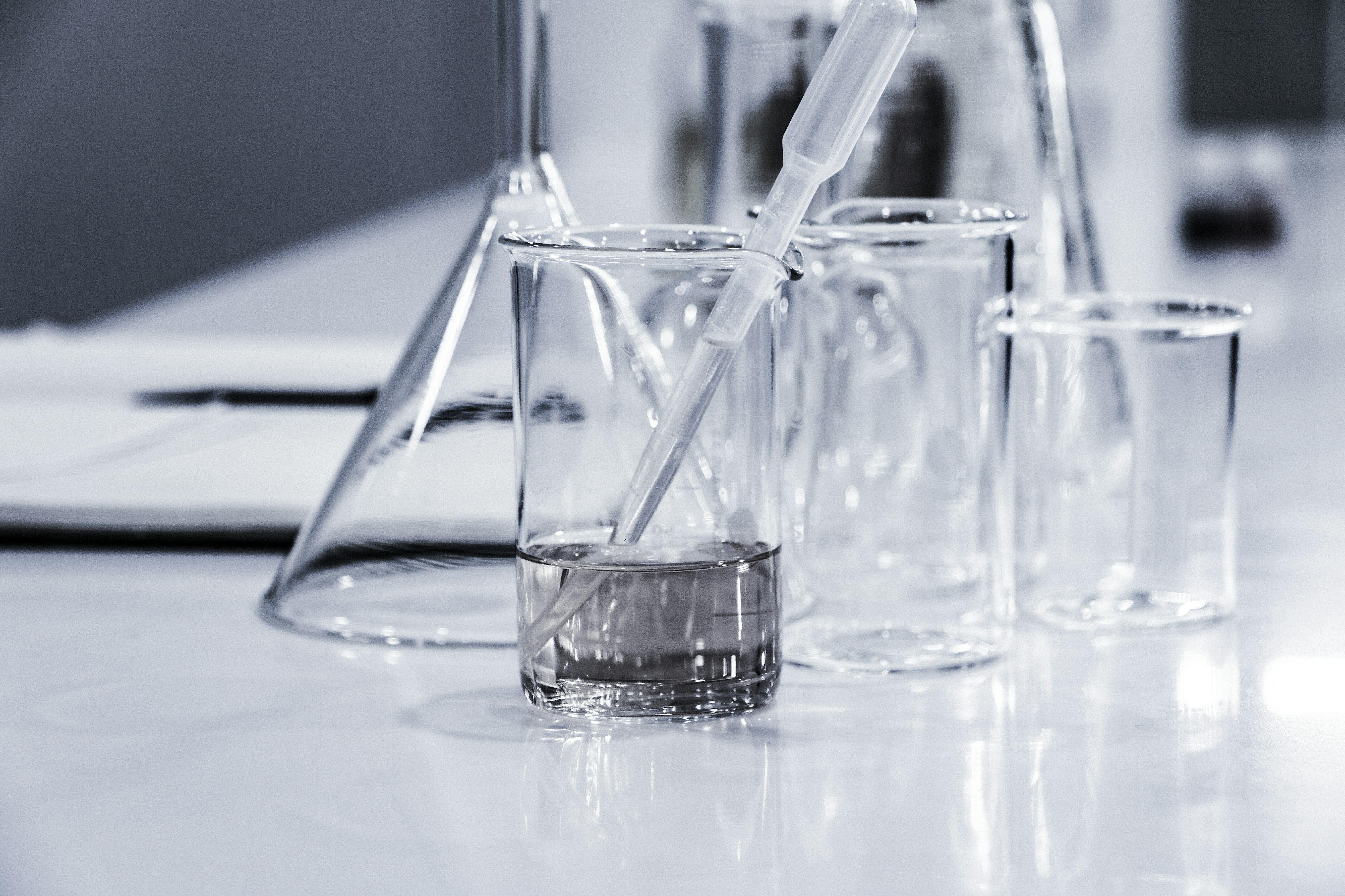 polyethylene glycol 400: တစ် ဦး multi- အလုပ်လုပ်တဲ့ဓာတုအရည်ပျော်ပစ္စည်း